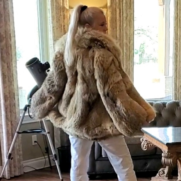 Luscious Coyote Fur Stroller sz M - Picture 3 of 17